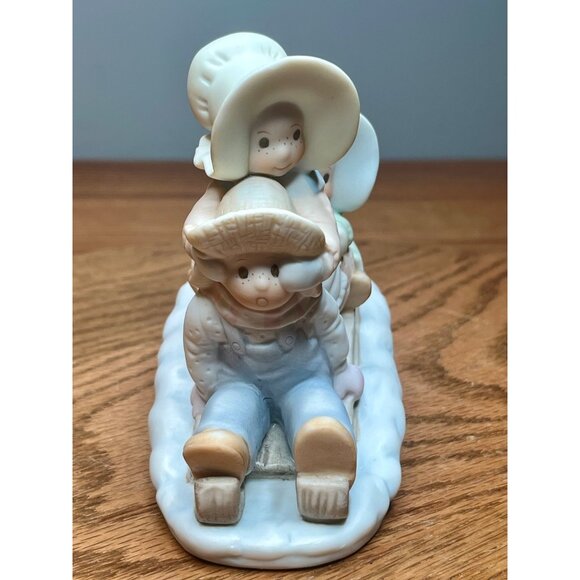 Circle of Friends by Masterpiece Homco 1993 A-Sledding We will Go! with Original - Picture 2 of 10